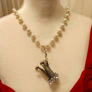 Plunder Design Basic Pearls Necklace with Lia Crown Charm